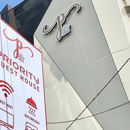 Priority Guest House Samarinda Exterior foto